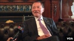 Menteri Hukum dan HAM Amir Syamsuddin berkunjung ke Washington untuk pembicaraan dengan Jaksa Agung AS (foto: VOA/Vina).