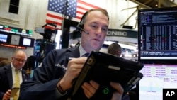 El índice Nasdaq Composite subió 275,35 puntos, o un 4,26 por ciento, a 6.738,86 unidades. 