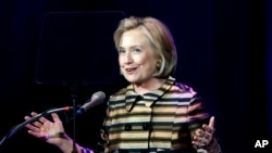 La encuesta también muestra que Hillary Clinton tiene una ventaja de dos dígitos sobre los principales potenciales contendientes republicanos.