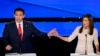 El gobernador de Florida, Ron DeSantis, y la exgobernadora de Carolina Sur Nikki Haley se ven las caras en el quinto debate por la nominación presidencial del Partido Republicano, en Des Moines, Iowa, el 10 de enero de 2024.