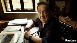 Televisa informó la muerte del conocido comediante Roberto Gómez Bolaños, más conocido como “Chespirito”.
