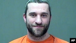 Después de su exitoso personaje como Screech, en Salvados por la campana, Dustin Diamond, únicamente ha participado de pequeños proyectos, de bajo presupuesto.