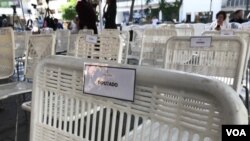 Guaidó no tardó en reaccionar ante la noticia y aseguró que “deshonra perseguir a quienes defienden la Libertad. La Historia y el Pueblo esperan quienes se la devuelvan”.