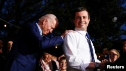 Pete Buttigieg al anunciar su retiro de la campaña presidencial y su respaldo a la candidatura de Joe Biden en marzo pasado.