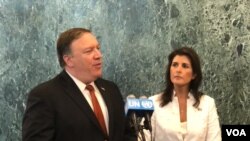 El secretario de Estado de EE.UU., Mike Pompeo, junto a la embajadora de EE.UU. ante la ONU, Nikki Haley señaló que el camino no será fácil para lograr la desnuclearización de Corea del Norte. [Foto: Celia Mendoza, VOA].