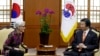 South Korean Foreign Minister Yun Byung-se (R) talks with U.S. Under Secretary of State for Political Affairs Wendy Sherman during a meeting to discuss North Korea issues at the Foreign Ministry in Seoul, January 29, 2015.