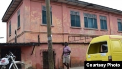 Fachada de la falsa Embajada de EE.UU. en Accra, Ghana. Foto cortesía Departamento de Estado.