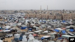 Un campamento que da cobijo a miles de palestinos a las afueras de Rafah, en la Franja de Gaza, el 27 de febrero de 2024.