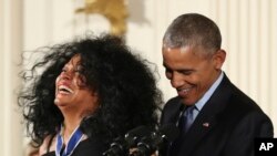 Diana Ross recibe la Medalla Presidencial de la Libertad 2016