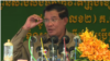 លោកនាយករដ្ឋមន្ត្រី​ហ៊ុន សែន ថ្លែងក្នុង​សុន្ទរកថា​នៅក្នុង​ពិធី​សម្ពោធ​សាងសង់​ផ្លូវ​ក្រវ៉ាត់​ក្រុង នៅ​រាជធានី​ភ្នំពេញ កាលពី​ថ្ងៃ​ចន្ទ ទី៦ ខែមីនា ឆ្នាំ២០១៧។ (រូបដកស្រង់ចេញពី​ទំព័រហ្វេសប៊ុក​លោកនាយករដ្ឋមន្ត្រី ហ៊ុន សែន) 
