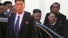 지난 2월 베트남 하노이 미-북 정상회담을 앞두고 하노이 주재 북한대사관을 방문한 김정은 북한 국무위원장이 김명길 당시 주베트남북한대사와 대화하고 있다.