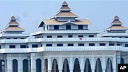 လွှတ်တော်နှစ်ရပ် ရုတ်တရက် ဆိုင်းငံ့
