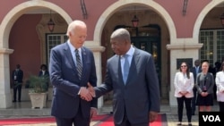 အမေရိကန်သမ္မတ Joe Biden (ဝဲ) နဲ့ အန်ဂိုလာ သမ္မတ Joao Lourenco (ယာ) တို့ကို အတူတွေ့ရစဉ် (ဒီဇင်ဘာ ၃၊ ၂၀၂၄)