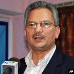 Baburam Bhattarai at news conference in Kathmandu, 30 Apr 2010