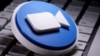 Ilustración del logo de Zoom impreso en 3D se observa sobre una computadora. 