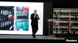 Netanyahu muestra los archivos.