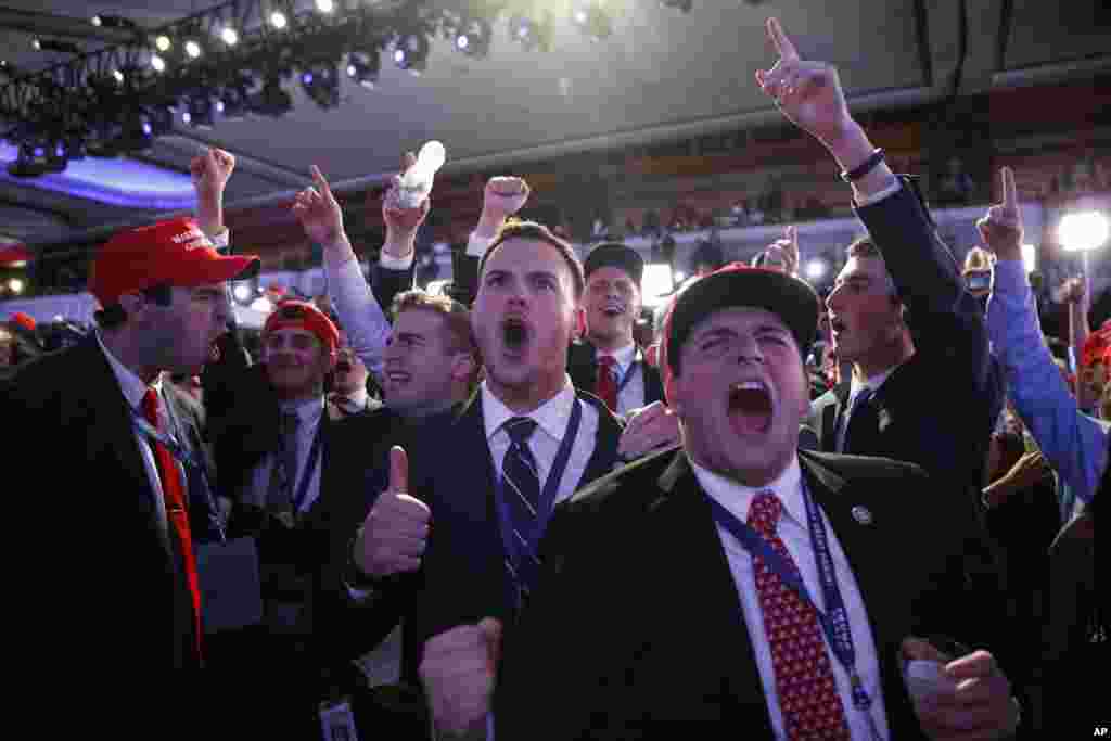 Apoiantes do presidente-eleito, Donald Trump, celebram a vitória em Nova Iorque.
