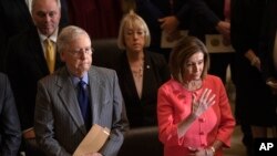 La demócrata Nancy Pelosi, presidenta de la Cámara de Representantes, de EE.UU. y el líder republicano del Senado, Mitch McConnell, están en desacuerdo sobre nuevo plan de estímulo económico. 