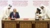 Wakilan Amurka da na Taliban yayin sanya hannu kan yarjejeniyar a Doha, ranar 29 ga watan Fabrairu, 2020