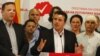 Arhiva - Lider SDSM, Zoran Zaev (centar) i članovi njegove partije na konferenciji za štampu sa vidnim povredama zadobijenim dan ranije prilikom upada demonstranata u zgradu Sobranja u Skoplju, Makedonija, 28. aprila 2017. 