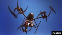 Un dron como el Dragonflyer X6, puede ser objeto de ataque si acerca a Deer Trail, en Colorado.