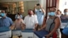 Ciudadanos nicaragüenses entregan firmas de apoyo a la cadena perpetua en la Asamblea Nacional. Foto cortesía.