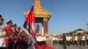 នៅ​ថ្ងៃទី​១៥ ខែ​តុលា ឆ្នាំ​២០១៩ ក្រុម​មន្ត្រី​យោធា​ផ្តល់​ការគោរព​ដល់​អតីត​ព្រះមហាក្សត្រ​ព្រះបាទ នរោត្តម សីហនុ ក្នុង​ខួប​គម្រប់​ប្រាំពីរ​ឆ្នាំ​នៃ​ការ​សោយ​ទិវង្គត​របស់​ព្រះអង្គ ក្នុង​រាជធានី​ភ្នំពេញ។ (ហ៊ុល រស្មី/VOA)