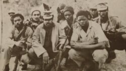 Combatentes da Liberdade da Pátria, primeira fila Pedro Pires (meio), segunda fila Carlos Reis (2º dir). em Conakry, junto ao secretariado do PAIGC, em Miniére. Abril de 1970. Guiné-Bissau