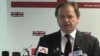 លោក​ហ៊ូហ្គោ ស្វៃអ័រ ​(Hugo Swire) មន្ត្រី​ការ​បរទេស​ចក្រភព​អង់គ្លេស​។