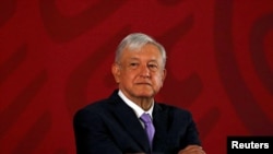 El mandatario mexicano reiteró en la carta que a mediados de su presidencia, espera hacer una consulta para preguntar a los mexicanos si quieren que continúe gobernando.