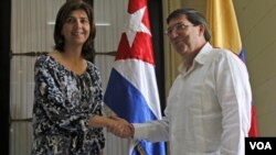 La canciller colombiana, María Ángela Holguín, ha emprendido las gestiones diplomáticas para llegar a un consenso sobre la asistencia de cuba al encuentro interamericano.