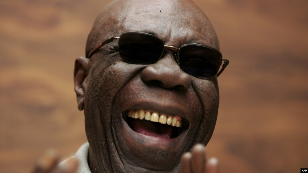 Manu Dibango, saxophoniste Camerounais mpe alanga nzembo, akufi na Paris, France le 24 mars 2020. (Photo 26 novembre 2005)