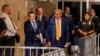 Trump enfrenta nuevas acusaciones de desacato, la defensa carga contra antiguo abogado 