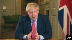 El primer ministro, Boris Johnson, anunció pot Twitter que tiene coronavirus.