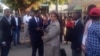 UMnu. Lovemore Madhuku uxoxa loNkosazana Thokozani Khupe phandle komthethwandaba weHigh Court koBulawayo.