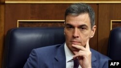 ARCHIVO - El primer ministro español, Pedro Sánchez, asiste a una sesión plenaria en la cámara baja del parlamento español, el Congreso de los Diputados, en Madrid, el 14 de marzo de 2024.