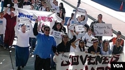 Las personas que han perdido sus trabajos, sobre todo en Estados Unidos, perciben que los inmigrantes han tomado esos empleos.