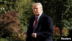 El presidente de Estados Unidos, Donald Trump, habló con los periodistas, en el South Lawn de la Casa Blanca en Washington, antes de su partida a Alabama y Nueva York.