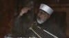 طاہر القادری بلٹ پروف کنٹینر میں بیٹھ کر جلسے سے خطاب کررہے ہیں۔