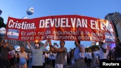 Apoyada por la decisión de un juez de Nueva York, Argentina ha podido pagar este año un bono a sus acreedores.