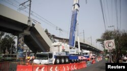 Una vista general de los daños causados por el desplome de un tramo del metro en Ciudad México, el lunes 3 de mayo de 2021.