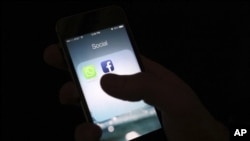 Apple esta limitando el acceso que Facebook y otras aplicaciones pueden tener a la información de los usuarios.como qué tipo de computadora o tableta usan.