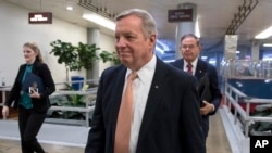 El senador Dick Durbin, demócrata por Illinois, criticó los comentarios del jefe de personal de la Casa Blanca, John Kelly, sobre los inmigrantes que no se incribieron en DACA.