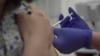 En la Universidad de Oxford, Gran Bretaña, comenzaron las pruebas de una vacuna experimental contra el coronavirus el 23 de abril de 2020.
