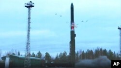Міжконтинентальна балістична ракета "Ярс" випробувана під час російських ядерних навчань з пускового майданчика в Плесецьку, 26 жовтня 2022. Прес-служба Міноборони РФ/AP