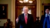 El líder de la mayoría del Senado Mitch McConnell celebra el alcance de un nuevo acuerdo para ayuda adicional a pequeños negocios y hospitales.