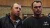 Theo Martins et Willem Oosthuizen devant la cour de Justice sud-africaine, à Middelburg, le 16 novembre 2016.