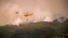 Descenso de temperaturas ayuda a los bomberos a combatir incendio en Tenerife