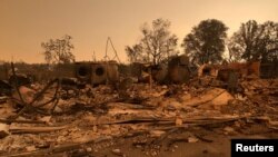 Más de 38.000 residentes en Redding y de otros lugares abandonaron sus hogares conforme el fuego fue cobrando intensidad desde el jueves, lo que dejó el pueblo de Keswick prácticamente destruido.