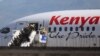 Miembros de una fuerza policial de Kenia, parte de una nueva misión de seguridad, desembarcan después de aterrizar en Puerto Príncipe, Haití, el 25 de junio de 2024.